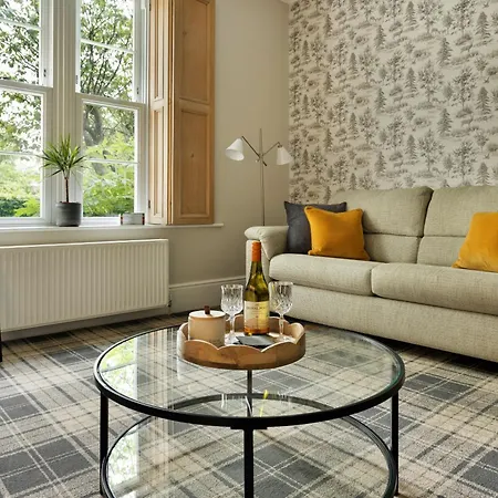 Finest Retreats - Spinney Corner * How